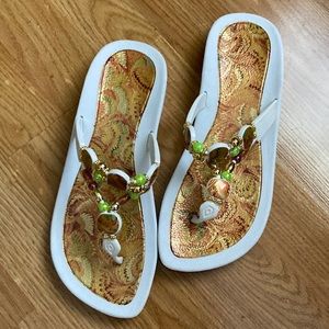 NWT Grandco White Thong Sandals with jewel design. Size 8